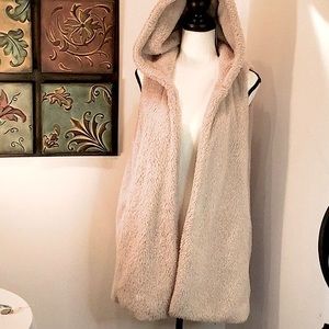COPY - Cream Teddy vest with Hood. Size Medium Runs big. Pockets
